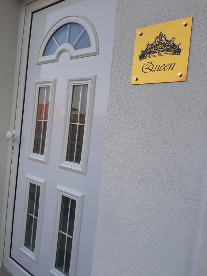 Apartment Queen Belgrado Esterno foto