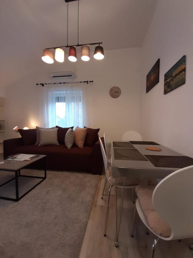 Apartment Queen Belgrado Esterno foto
